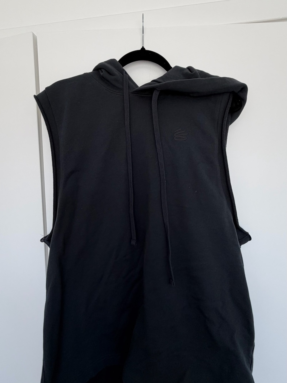Under Armour Black Sleeveless Hooded Muscle Tank